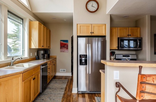 Saddle Ridge House | Festive Stays Available! Saddle Ridge Townhome with easy Ski-in/Ski out access and Hot tub