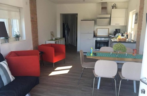 Lychen Apartment | Fewo in Einem Altem Forsthaus, Jugendstilvilla, in Direkter Seealleinlage