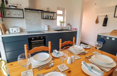 Kirkbymoorside Cottage | FIELD COTTAGE, family friendly, with a garden in Kirkbymoorside