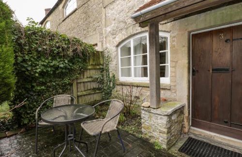 Cannards Grave House | Field Cottage