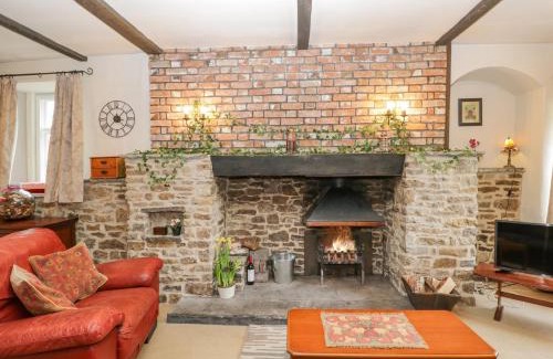 Cannards Grave House | Field Cottage