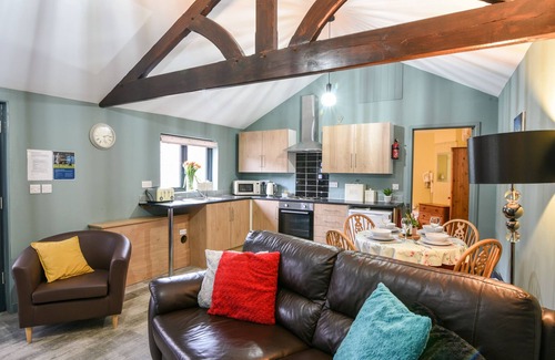 Raymonds Hill Cottage | FIELD VIEW AT COOMB BANK FARM, pet friendly in Raymond's Hill