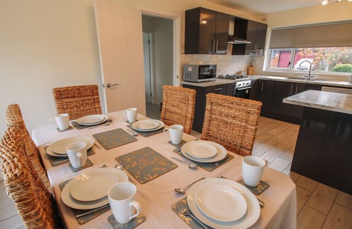 Newport House | FIELD VIEW, pet friendly, with a garden in Edgmond, Shropshire