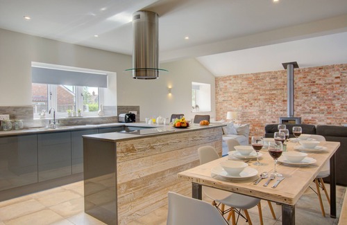 Hindolveston House | Field View - Three Bedroom House, Sleeps 6