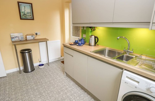 Totland Bay Cottage | FIELDSIDE, pet friendly, with a garden in Totland