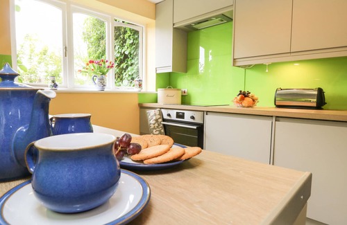 Totland Bay Cottage | FIELDSIDE, pet friendly, with a garden in Totland