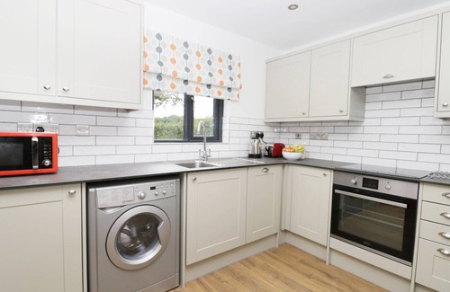 Muston Cottage | FIELDSIDE, pet friendly, with open fire in Hunmanby
