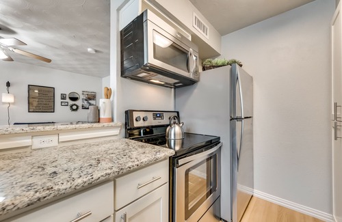 Old East Dallas Apartment | FIFA Ready The Classic Near Knox Henderson