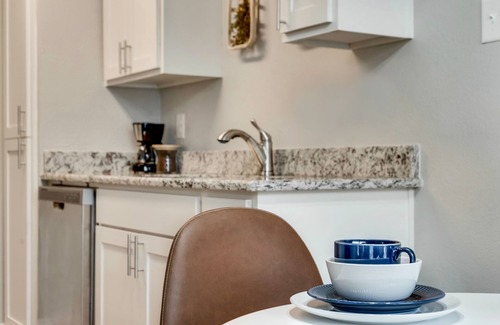 Old East Dallas Apartment | FIFA Ready The Classic Near Knox Henderson