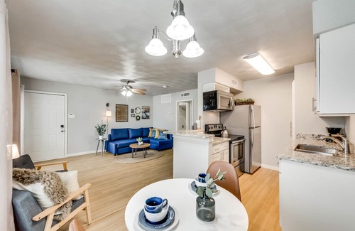 Old East Dallas Apartment | FIFA Ready The Classic Near Knox Henderson