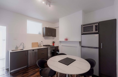 Battery Point House | 'Fifteen' - Heritage Terrace in Battery Point