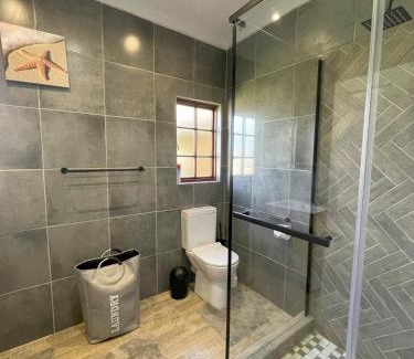 Hillcrest House | FIG TREE HOUSE Entire holiday home, self catering, 4 bedroom, 2 bathroom, deck and garden