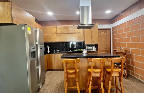 Guarne House | Finca de Lujo con Chimenea y Jacuzzi a 10 Min Autopista en Guarne