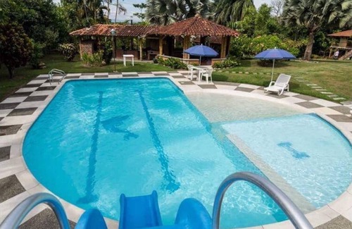 Montenegro House | Finca Grupos Grandes Cerca Al Parque Del Café. Cerca a Quimbaya Quindío