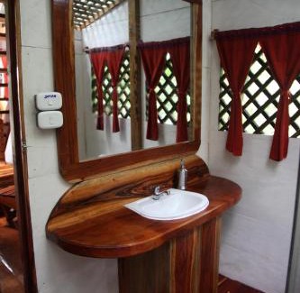 Puerto Barrios Hotel | Finca Tatin Hotel