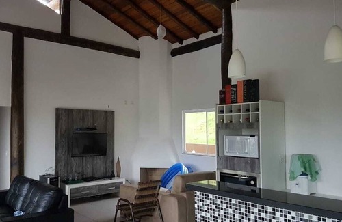 Jarinu House | Finca with heated pool in gated community