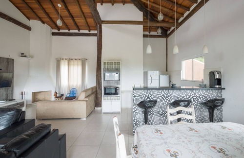 Jarinu House | Finca with heated pool in gated community