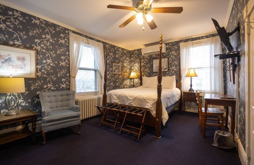 Hendersonville Bed & Breakfast | Find genuine southern hospitality in Hendersonville at the 1898 Waverly Inn.