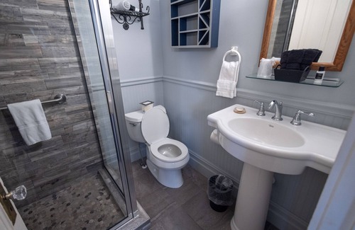 Hendersonville Bed & Breakfast | Find genuine southern hospitality in Hendersonville at the 1898 Waverly Inn.