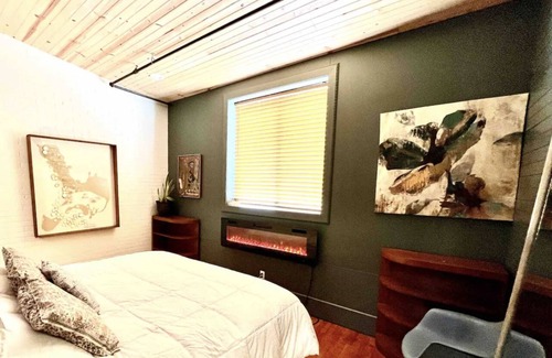 Ferdinand Apartment | Fine Furniture Factory Luxury 2 Bedroom Apartment