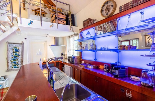 Oldenzaal House | Fine holiday home with jacuzzi and large garden