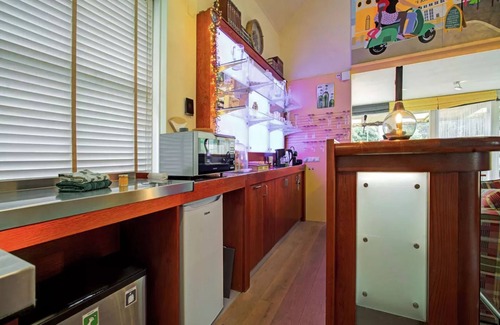 Oldenzaal House | Fine holiday home with jacuzzi and large garden