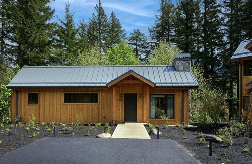 Stevenson Cabin | Finest Cabin Retreat: Wildlife, Dining, Hearth