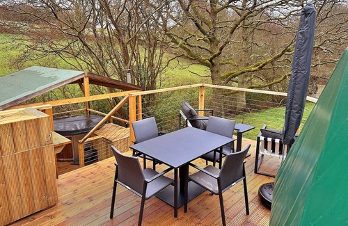 Chiddingstone Hoath Ski Chalet | Finest Retreats | Ashdown Luxury Dome