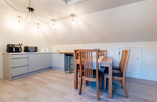 Little Stukeley House | Finest Retreats - Hazel Rose Cottage