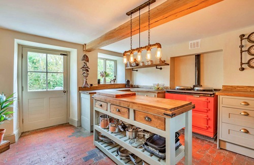 Thrapston House | Finest Retreats | Islip Mill House - Luxury Riverside Home