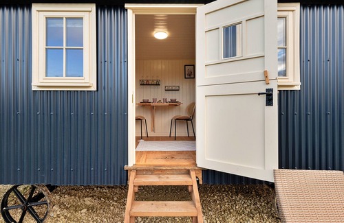 Brackley Ski Chalet | Finest Retreats - The Chicken Hut
