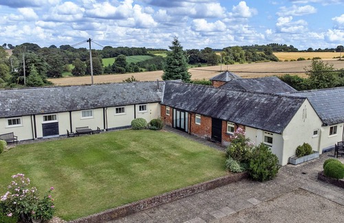 Easton Royal Cottage | Finest Retreats | The Warren at Conygre Farm