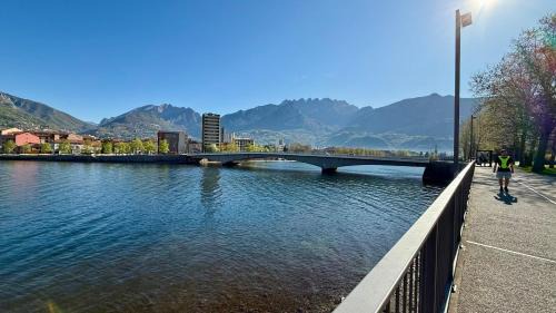 Malgrate Apartment | Finestra sul lago