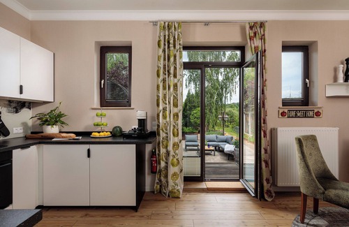 Geltow Apartment | Finken-galerie: Ganz nah an Potsdam und Berlin & Umgeben von Wald und Havelseen