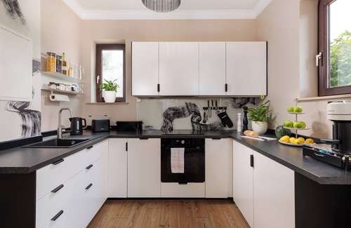 Geltow Apartment | Finken-galerie: Ganz nah an Potsdam und Berlin & Umgeben von Wald und Havelseen