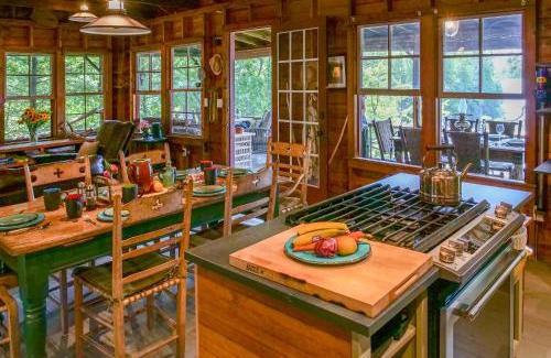 Colchester House | Finlays Cove on the Lake
