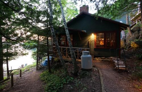 Colchester House | Finlays Cove on the Lake