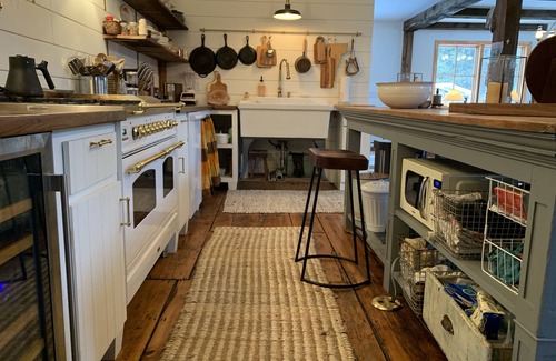 Westford House | Finnegan's Barn - Retro Rustic Mansfield/Smuggs
