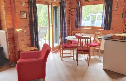 Hengelo Cabin | Finnish bungalow on Zelle Estate, in the woods, plenty of privacy!