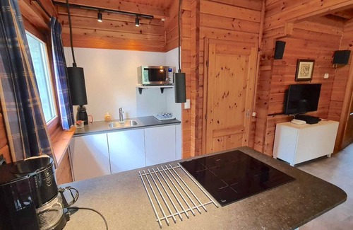 Hengelo Cabin | Finnish bungalow on Zelle Estate, in the woods, plenty of privacy!