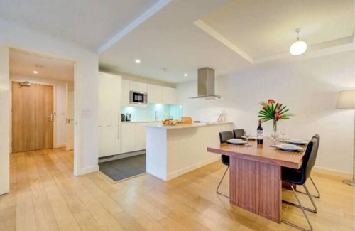 Redcliffe Apartment | Finzels Reach - One Bedroom Superior