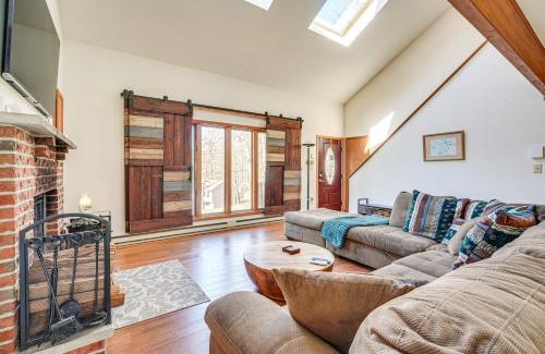 Bushkill House | Fire Pit and Gas Grill Charming Poconos Abode!