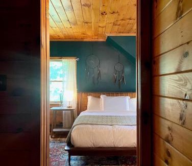 Livingston Manor House | Fire Pit, Bbq & Sprawling Lawn Elk Point Cabin