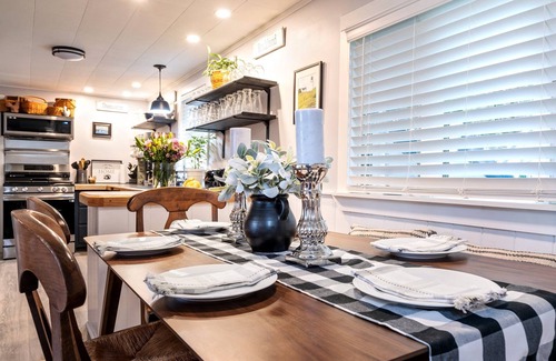 Thomaston House | Fire Pit & Grill, Movie Room, Workspace, A/C, Pets