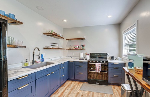 Baldwin Cabin | Fire Pit & Patio: Pet-Friendly Cabin in Idlewild!