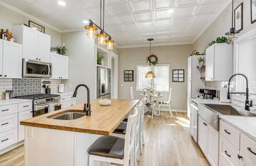Mount Vernon House | Fire Pit: Pet-Friendly Mt Vernon Gem!