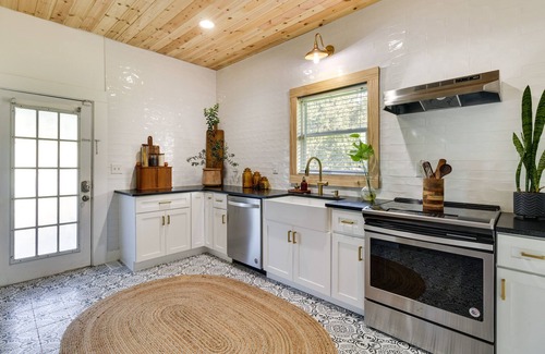 Winter Garden House | Fire Pit & Yard: Updated Winter Garden Home!