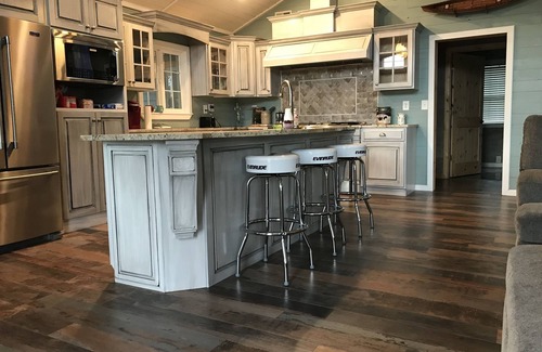 Doniphan Cabin | "Firefly on the Current" Gorgeous Riverfront Modern Cabin on Current River