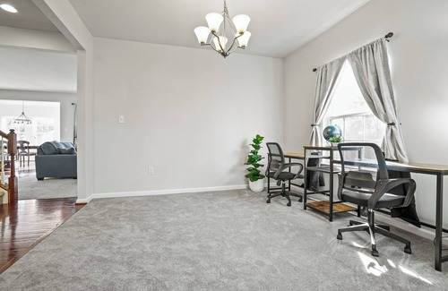 Palm House | Firepit - Foosball - King Suite - 500Mbps - Office