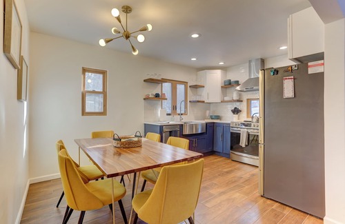 Jeffersonville Cottage | Fireplace, Hot Tub, Sauna– Adventure & Charming Towns!